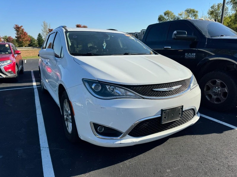 Chrysler Pacifica Vehicle Image 04