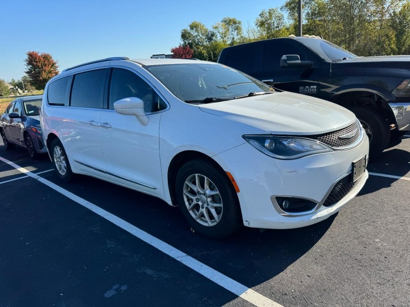 Chrysler Pacifica Vehicle Image 05