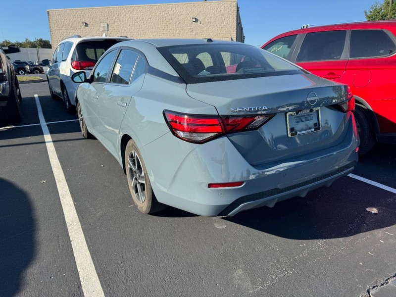 Nissan Sentra Vehicle Image 05