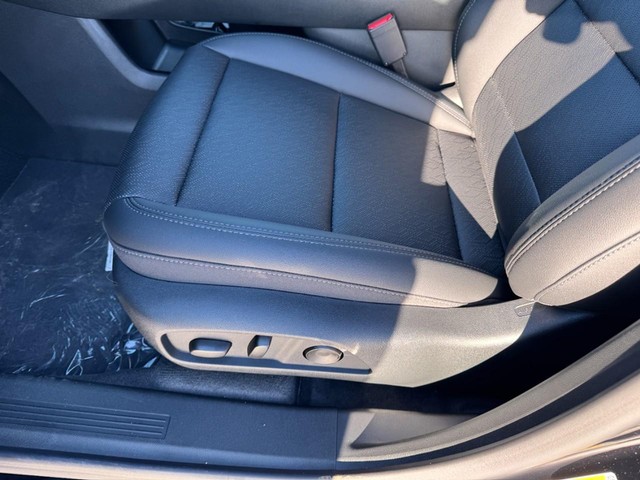 2027 Chevrolet Equinox LT - Photo 8