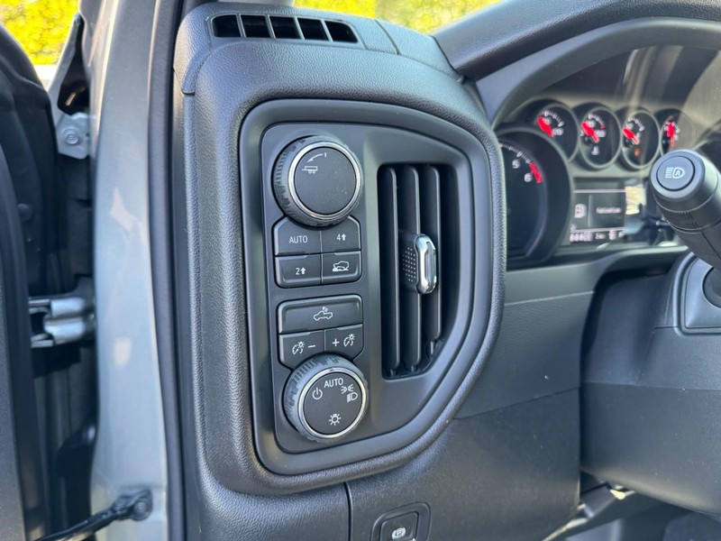 Chevrolet Silverado 1500 Vehicle Image 12