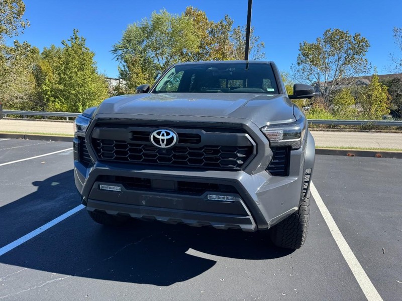 Toyota Tacoma 4WD Vehicle Image 02