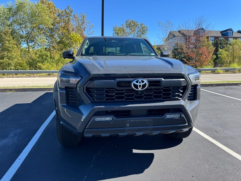 Toyota Tacoma 4WD Vehicle Image 03