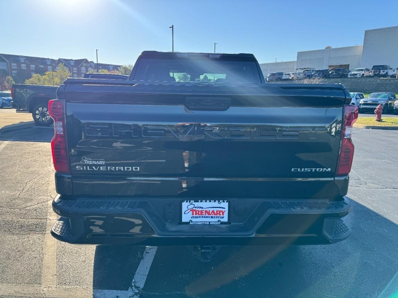 Chevrolet Silverado 1500 Vehicle Image 04