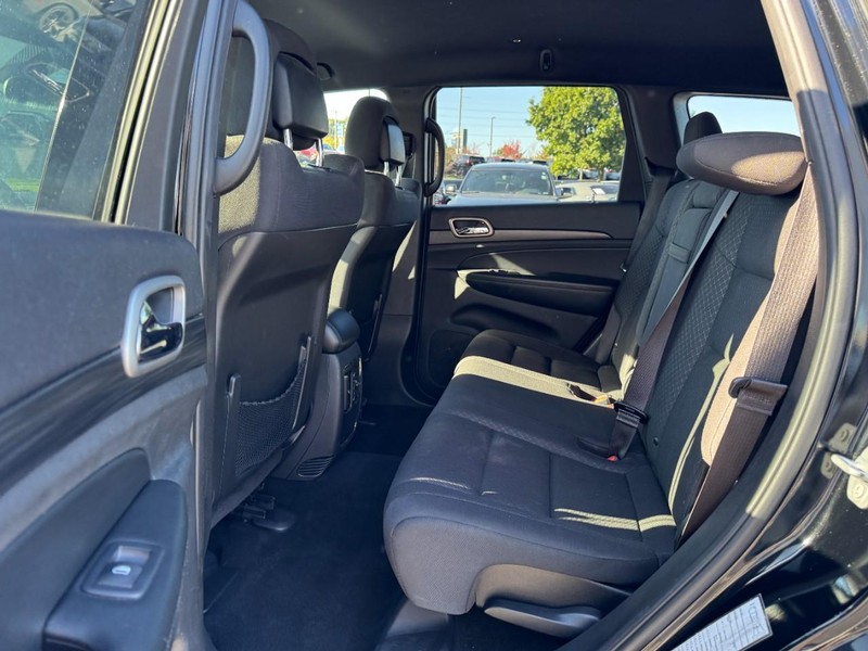 Jeep Grand Cherokee Vehicle Image 10