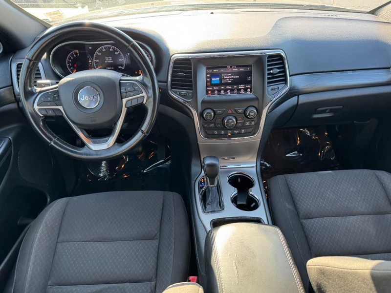 Jeep Grand Cherokee Vehicle Image 11