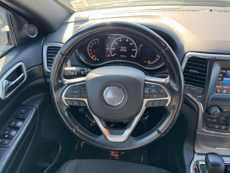 Jeep Grand Cherokee Vehicle Image 12