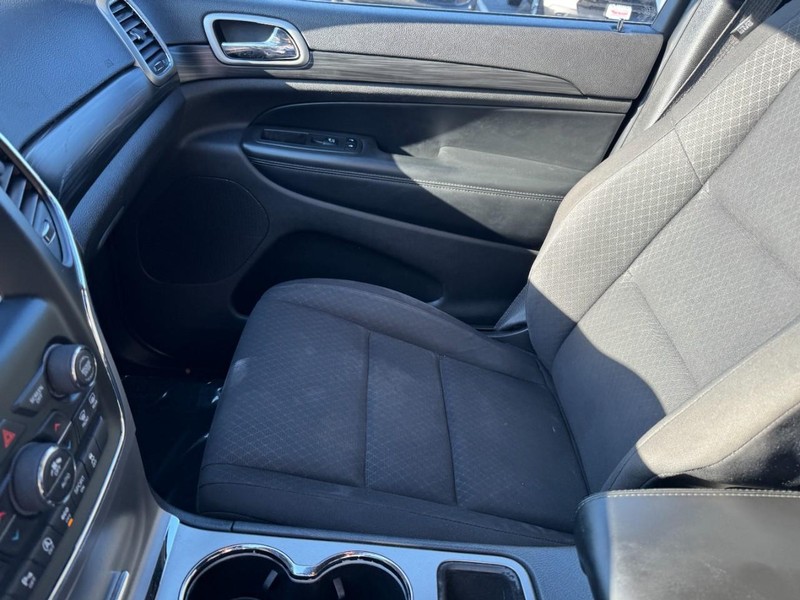 Jeep Grand Cherokee Vehicle Image 13