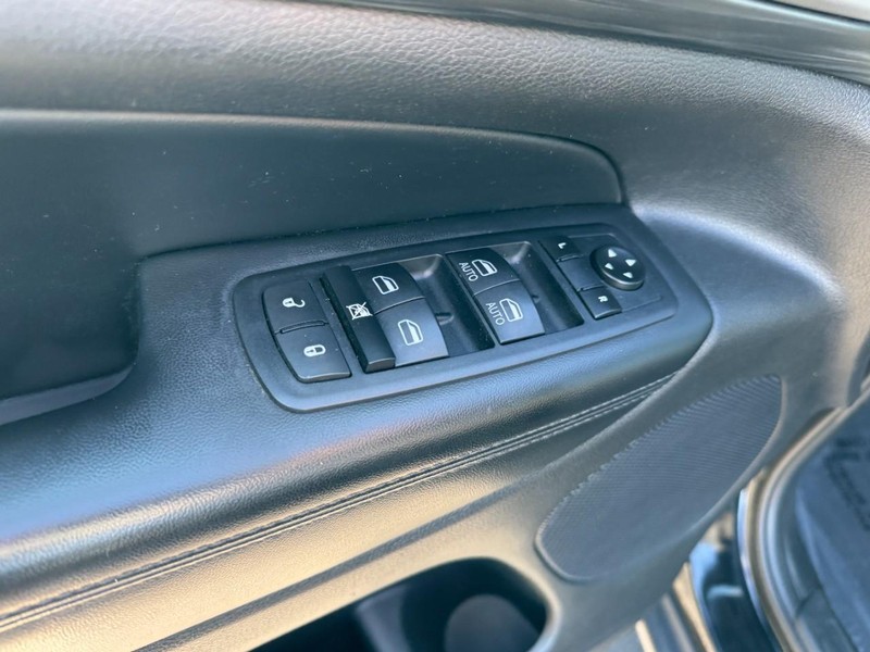 Jeep Grand Cherokee Vehicle Image 15