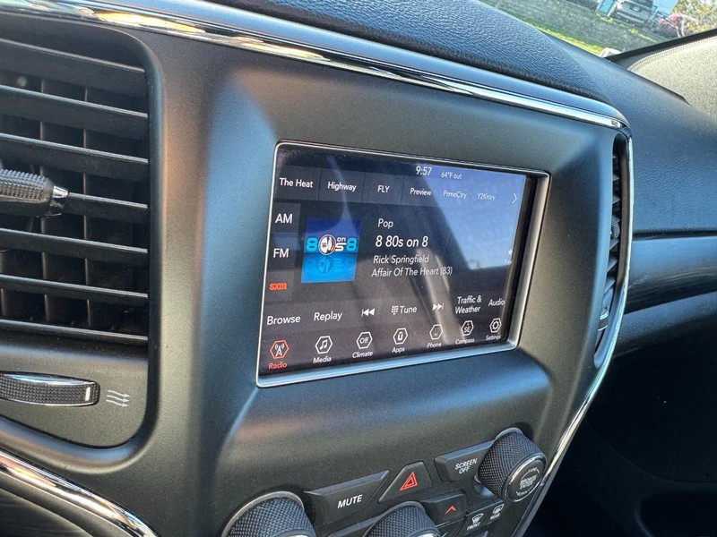 Jeep Grand Cherokee Vehicle Image 19