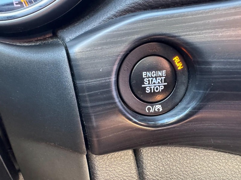 Jeep Grand Cherokee Vehicle Image 21
