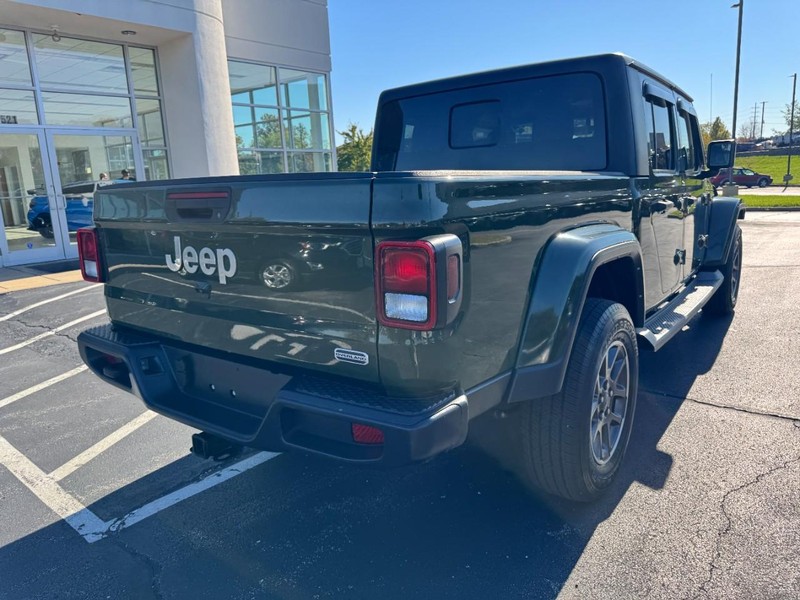 Jeep Gladiator Vehicle Image 03