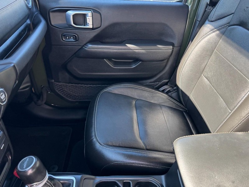 Jeep Gladiator Vehicle Image 11