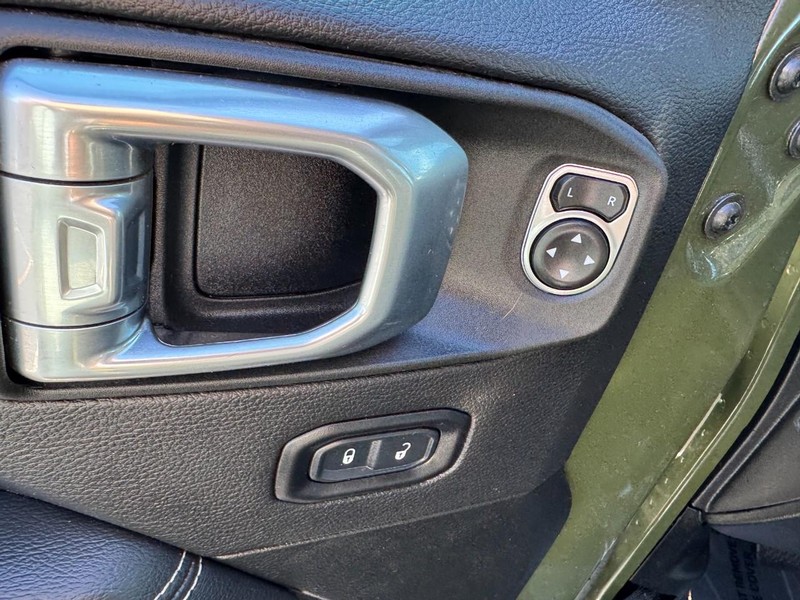 Jeep Gladiator Vehicle Image 13