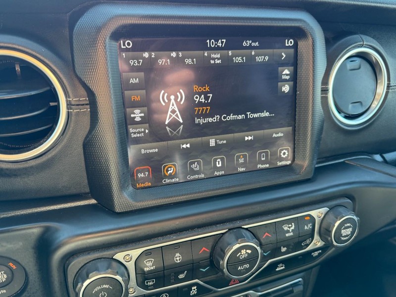 Jeep Gladiator Vehicle Image 18