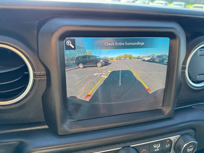 Jeep Gladiator Vehicle Image 21