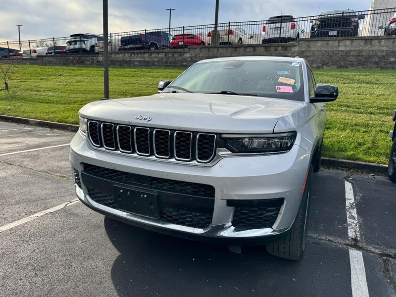 Jeep Grand Cherokee L Vehicle Image 02