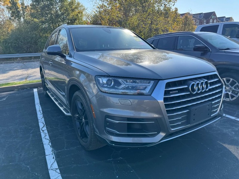 Audi Q7 Vehicle Full-screen Gallery Image 04