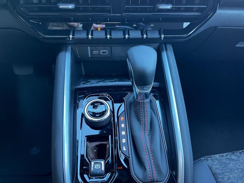 Chevrolet Colorado Vehicle Image 13