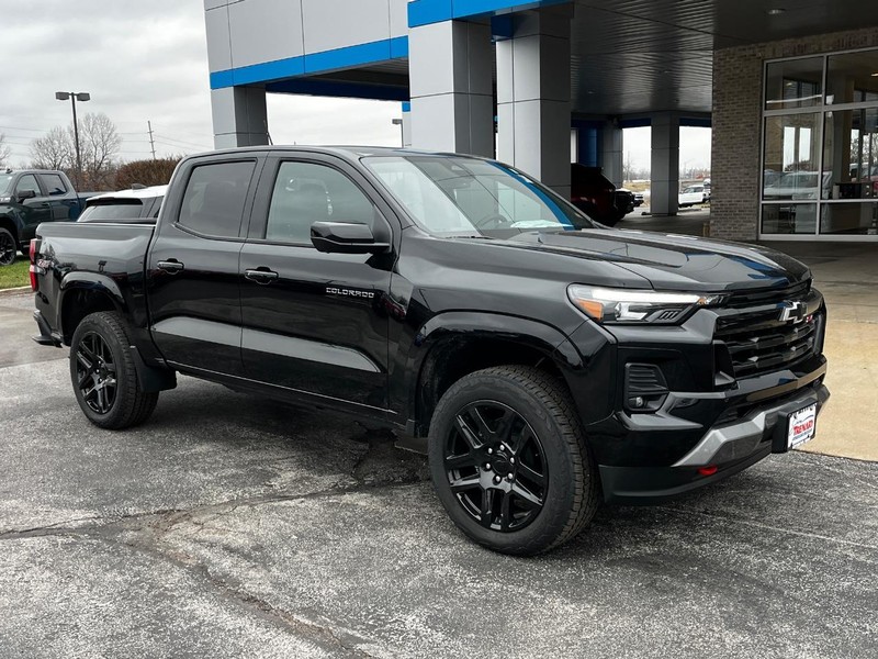 Chevrolet Colorado Vehicle Image 02