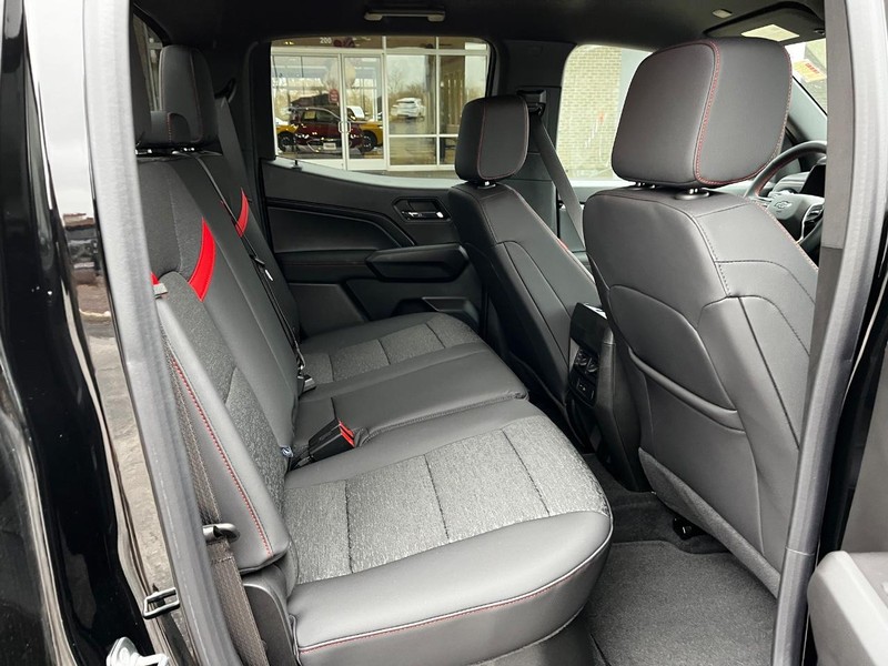 Chevrolet Colorado Vehicle Image 04