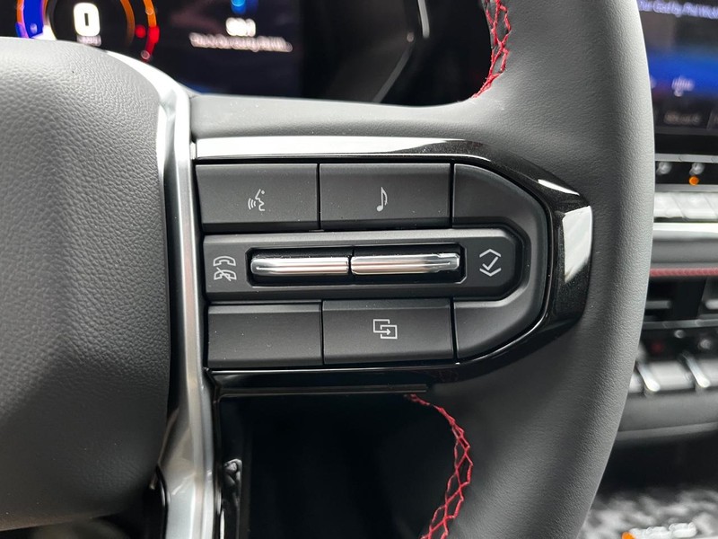 Chevrolet Colorado Vehicle Image 11