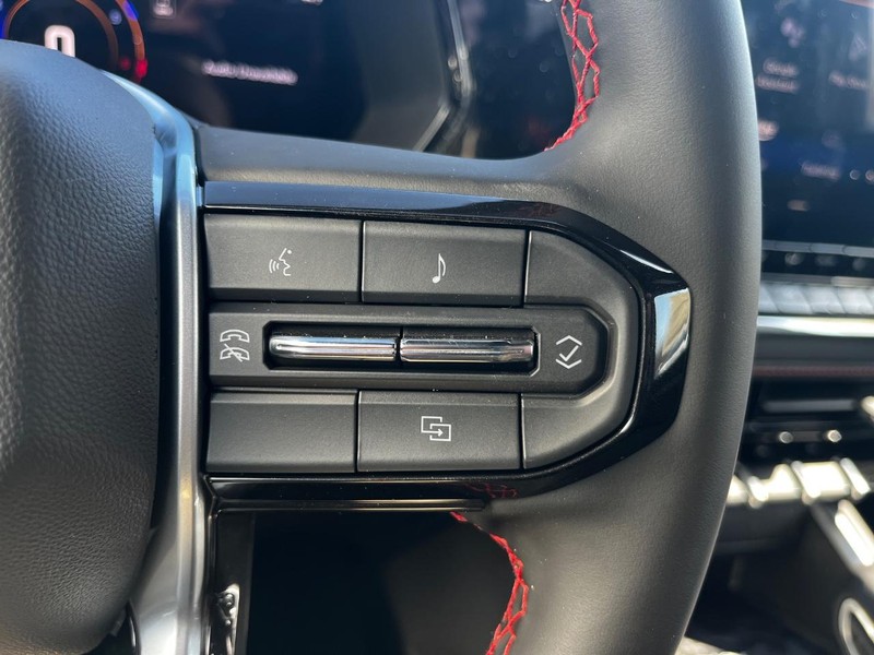 Chevrolet Colorado Vehicle Image 11