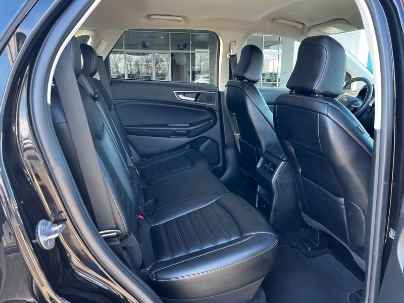 Ford Edge Vehicle Image 04