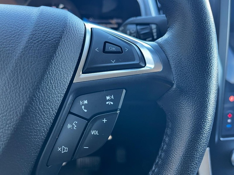 Ford Edge Vehicle Image 11