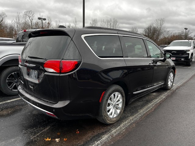 Used 2017 Chrysler Pacifica Touring-L with VIN 2C4RC1BG5HR795305 for sale in Troy, MO