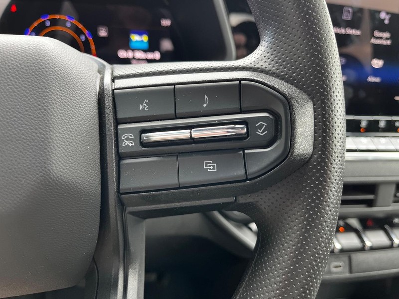 Chevrolet Colorado Vehicle Image 11
