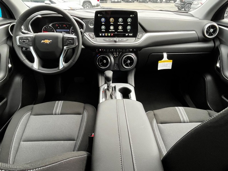Chevrolet Blazer Vehicle Image 05