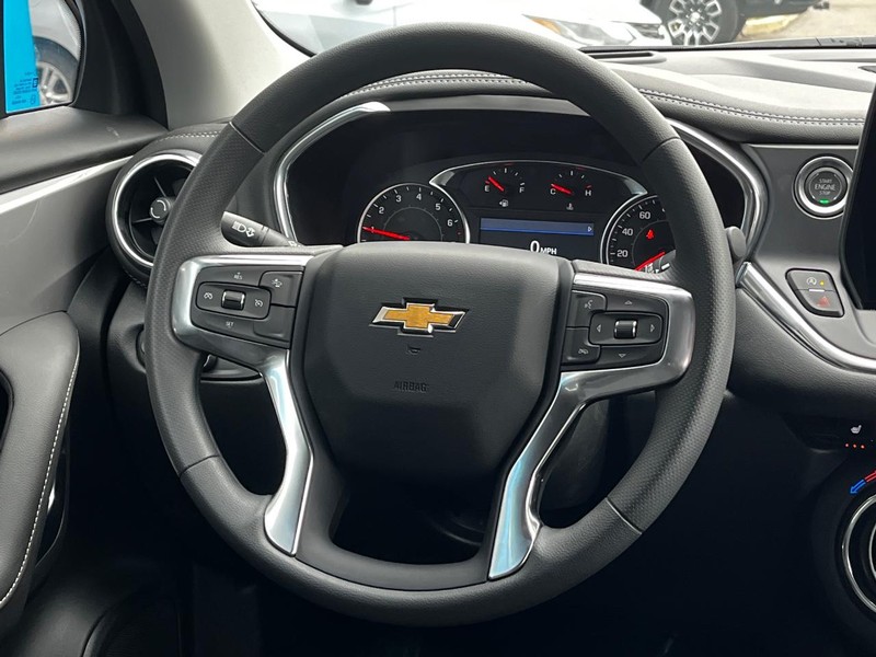 Chevrolet Blazer Vehicle Image 06