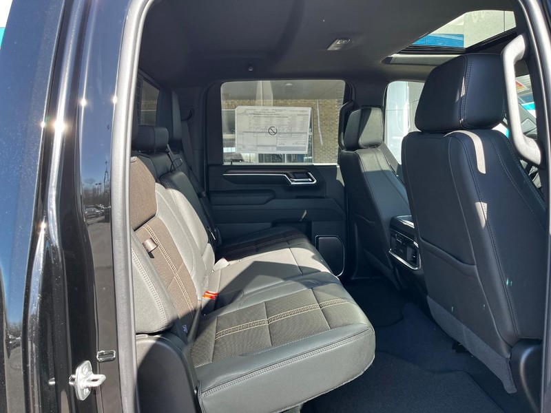 Chevrolet Silverado 2500HD Vehicle Image 04