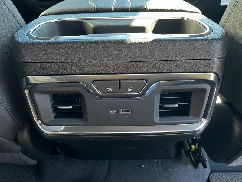 Chevrolet Silverado 2500HD Vehicle Image 05