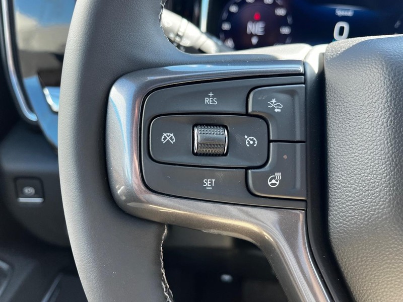 Chevrolet Silverado 2500HD Vehicle Image 13
