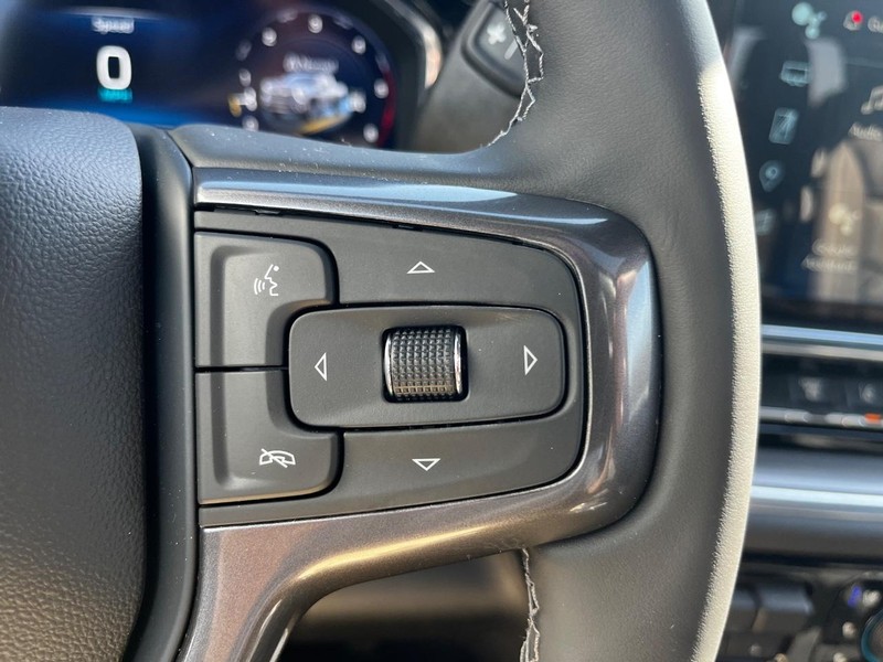 Chevrolet Silverado 2500HD Vehicle Image 14