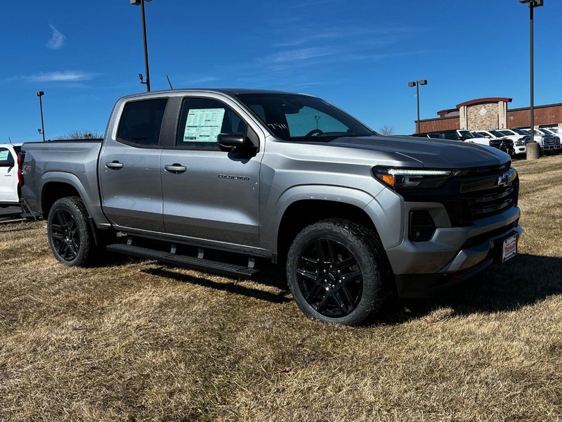 Chevrolet Colorado Vehicle Image 02