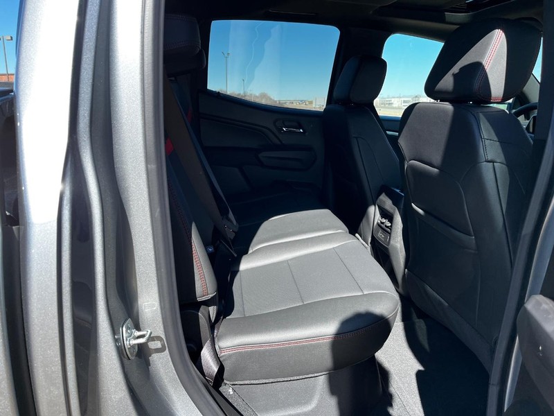Chevrolet Colorado Vehicle Image 04