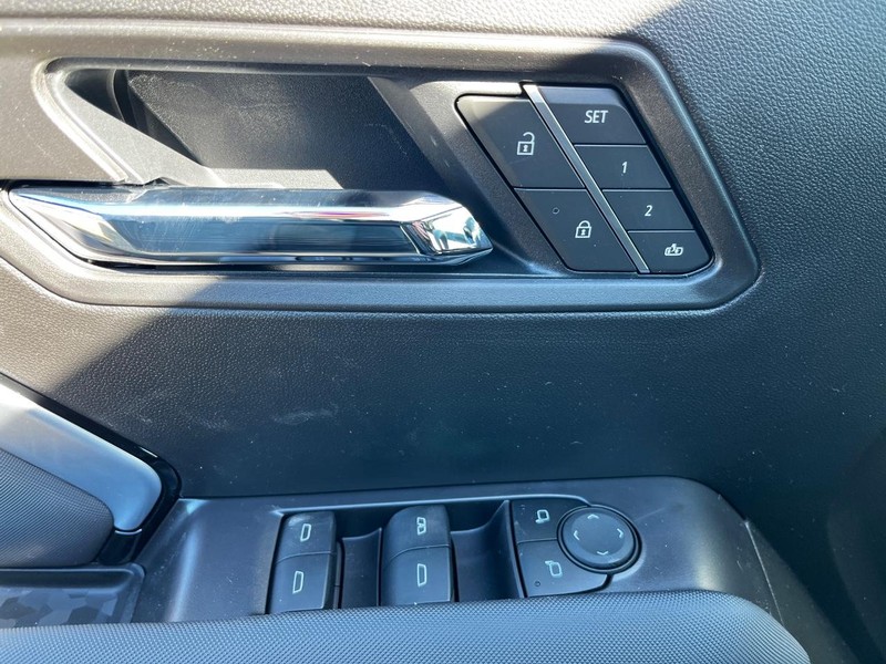 Chevrolet Colorado Vehicle Image 09