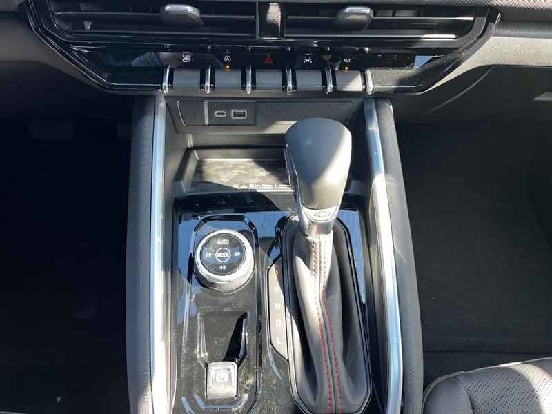 Chevrolet Colorado Vehicle Image 14