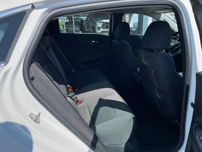 Chevrolet Malibu Vehicle Image 10