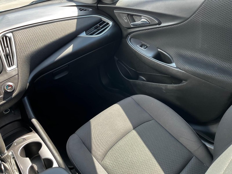 Chevrolet Malibu Vehicle Image 13