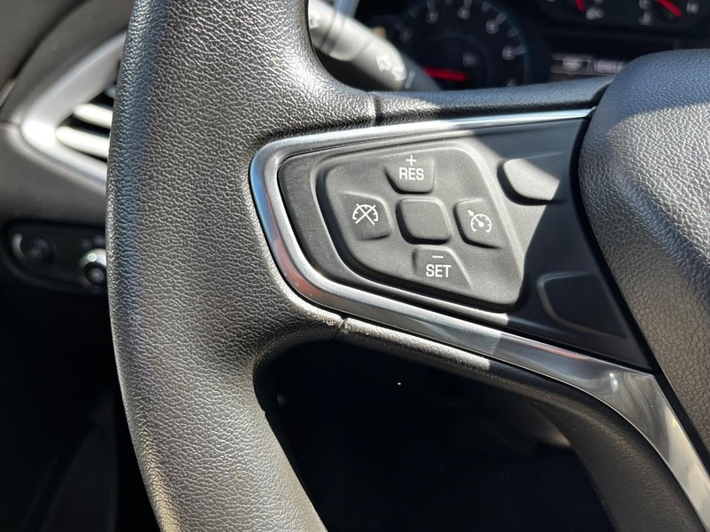 Chevrolet Malibu Vehicle Image 16