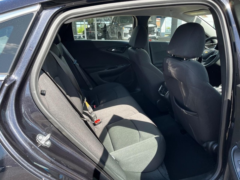 Chevrolet Malibu Vehicle Image 10