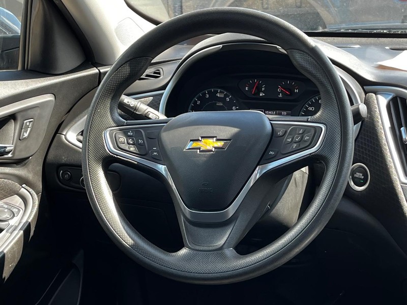 Chevrolet Malibu Vehicle Image 12