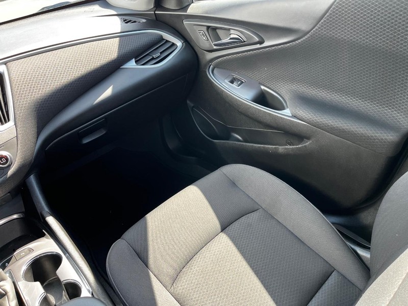 Chevrolet Malibu Vehicle Image 13
