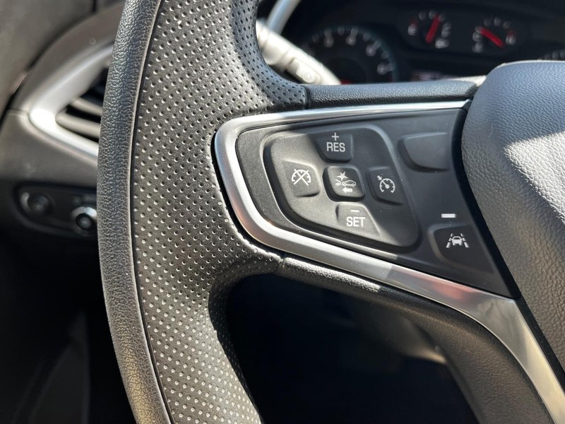 Chevrolet Malibu Vehicle Image 16