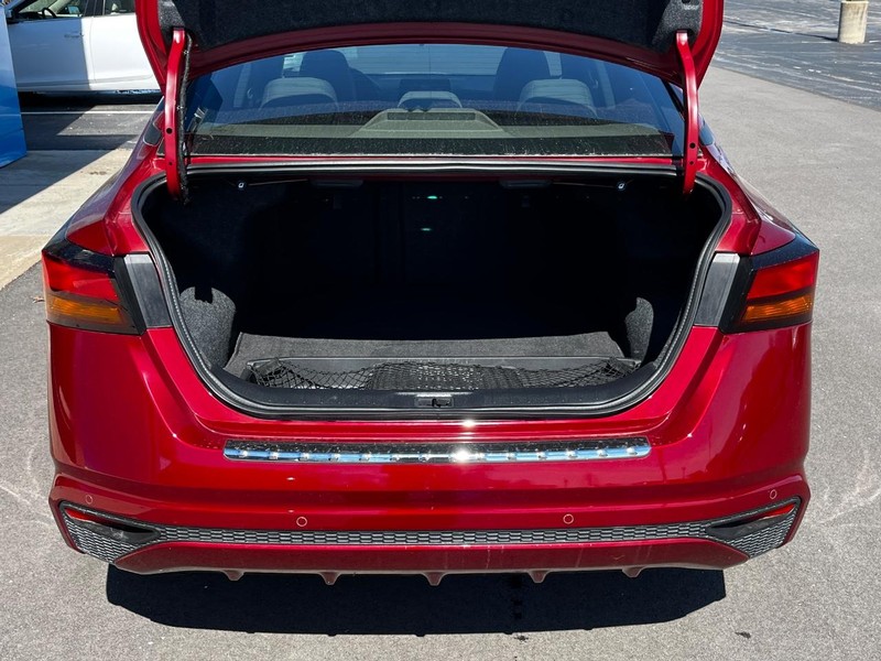 Nissan Altima Vehicle Image 06