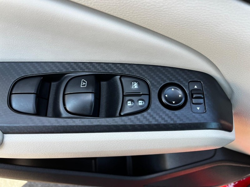Nissan Altima Vehicle Image 15